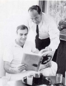 Sean Connery (izquierda) con Sosai Mas Oyama (derecha).